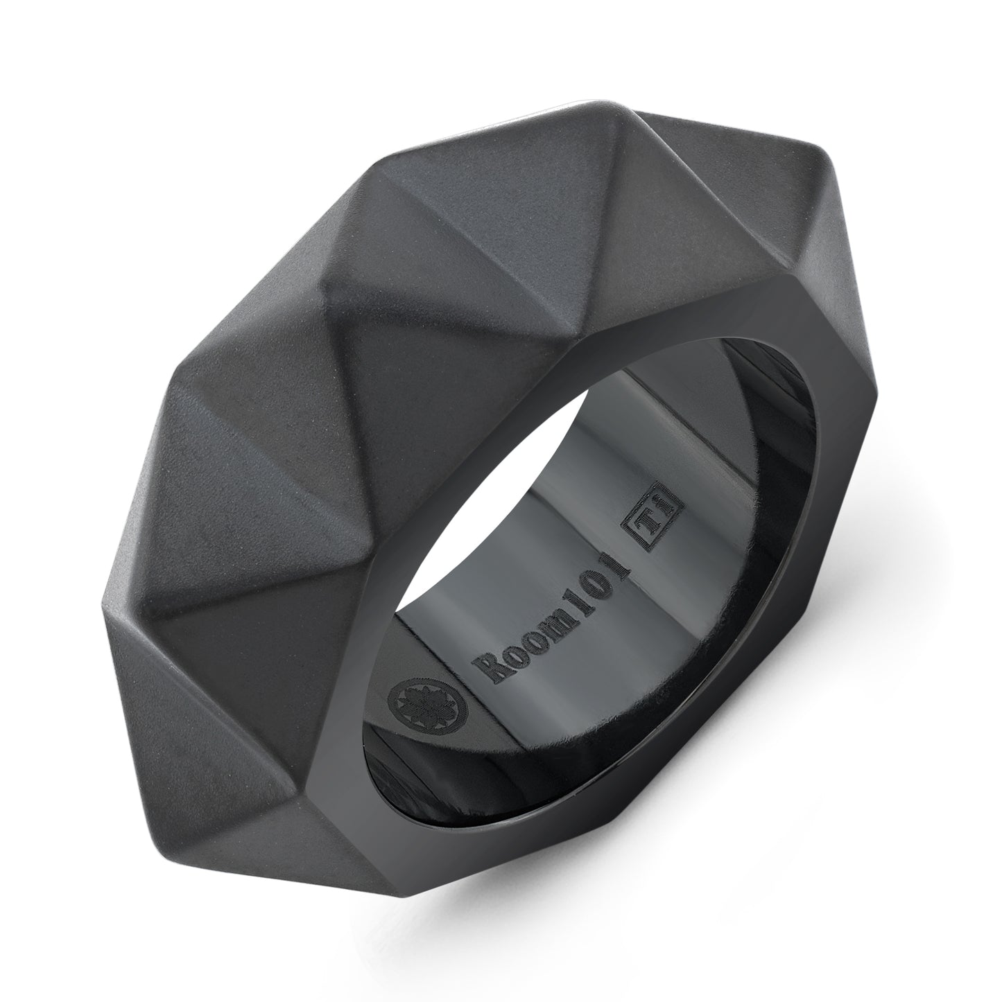 LARGE PYRAMID RING IN BLACK TITANIUM